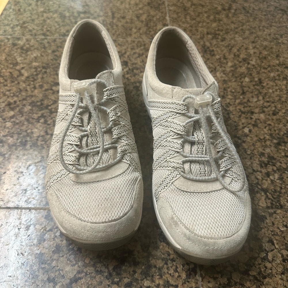 Toas Size 38 (8 Women’s) Shoes